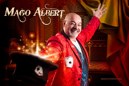 O mago Albert de Ribadavia presentará mañá sábado o seu espectáculo “O buhonero” no III Festimaxia de Lousame